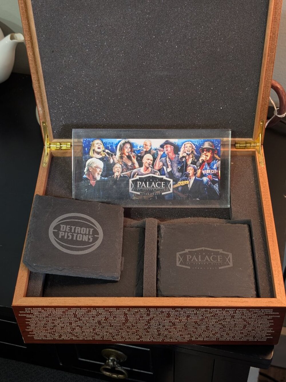 RARE DETRIOT Pistons Team Basketball Pic/Plaque -Slate Coasters 4 Set -Wood case